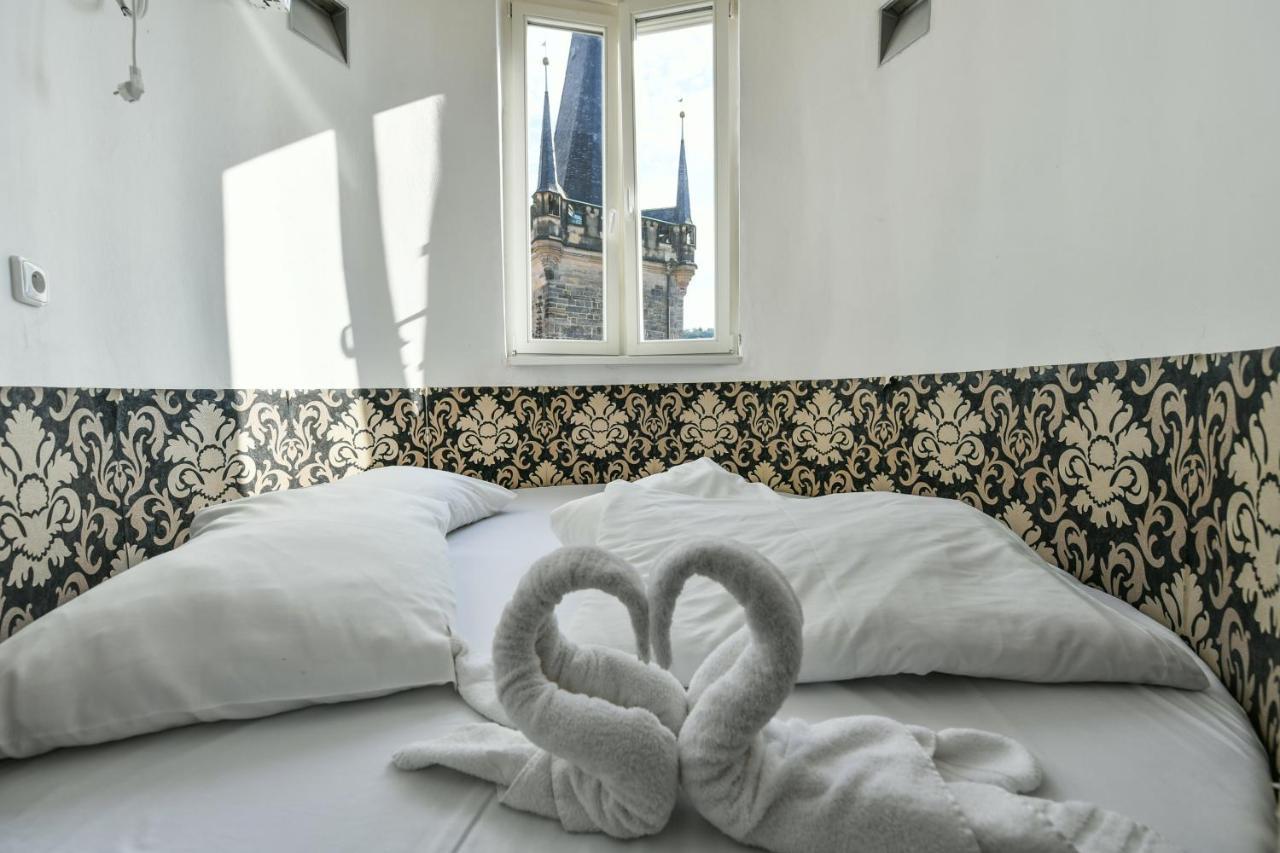 Amazing Charles Bridge Apartment Прага Екстер'єр фото