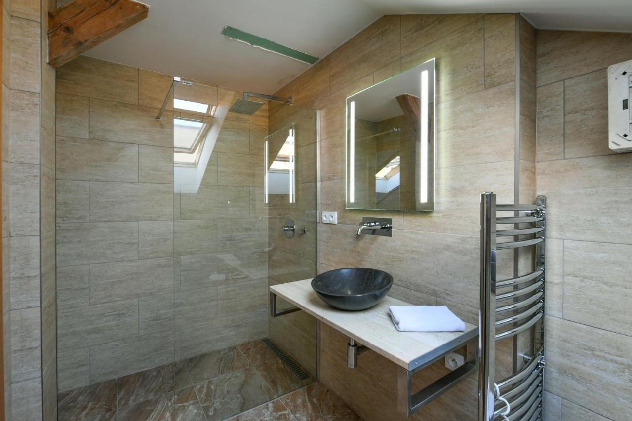 Amazing Charles Bridge Apartment Прага Екстер'єр фото