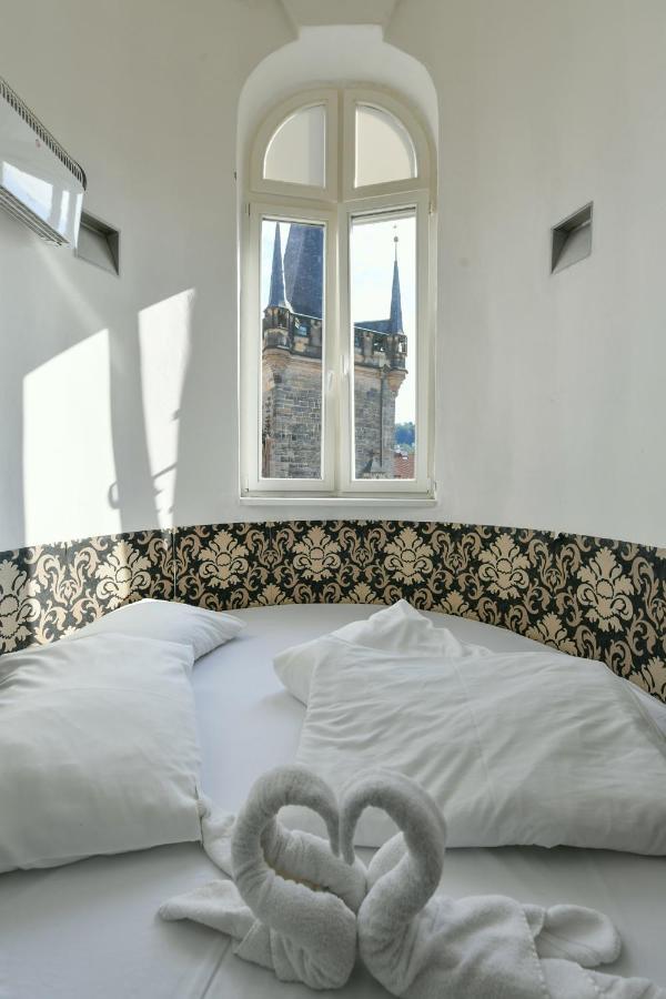 Amazing Charles Bridge Apartment Прага Екстер'єр фото