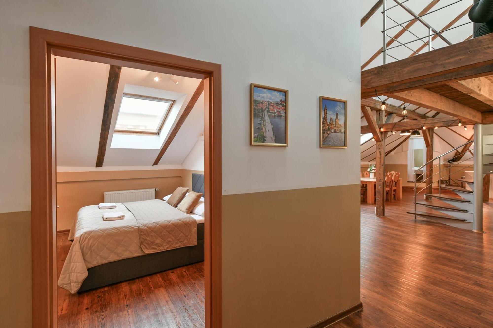 Amazing Charles Bridge Apartment Прага Екстер'єр фото
