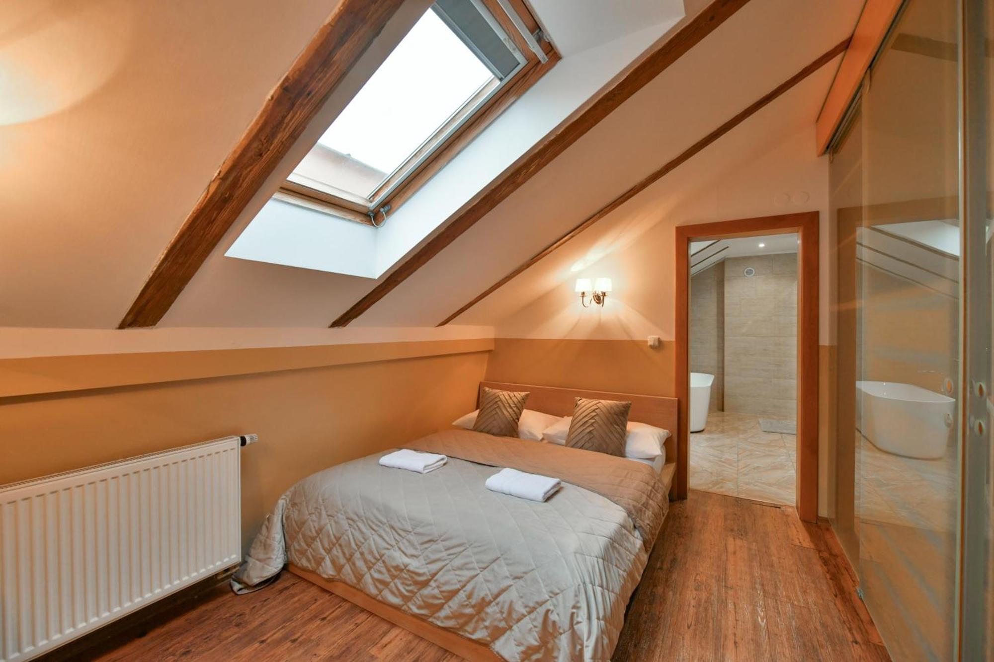 Amazing Charles Bridge Apartment Прага Екстер'єр фото