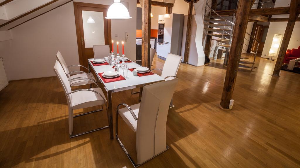 Amazing Charles Bridge Apartment Прага Номер фото