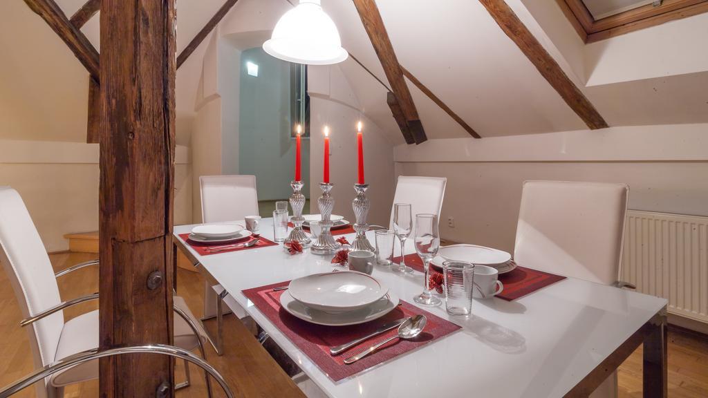 Amazing Charles Bridge Apartment Прага Номер фото
