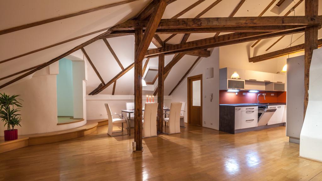 Amazing Charles Bridge Apartment Прага Номер фото