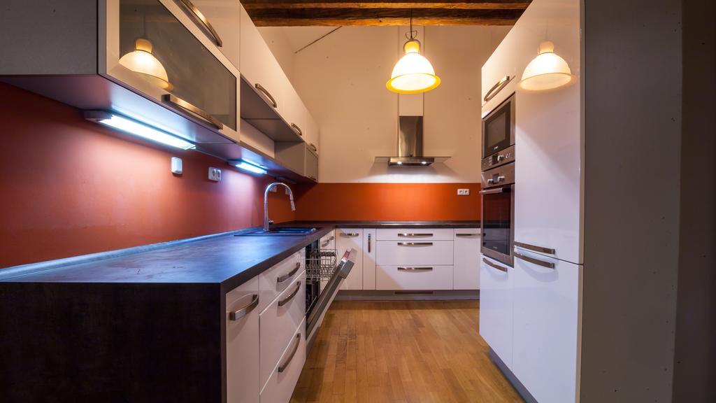 Amazing Charles Bridge Apartment Прага Номер фото