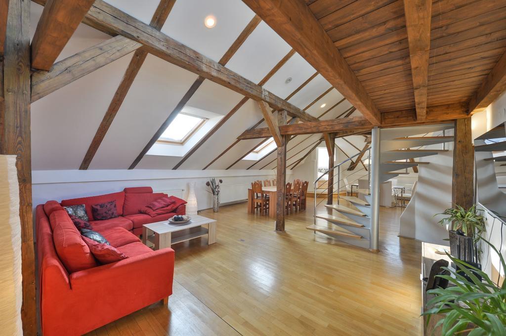 Amazing Charles Bridge Apartment Прага Екстер'єр фото