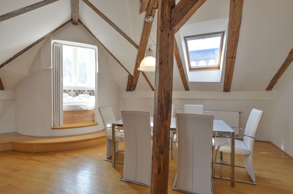 Amazing Charles Bridge Apartment Прага Екстер'єр фото