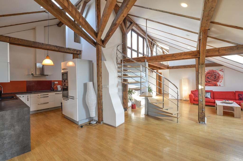 Amazing Charles Bridge Apartment Прага Екстер'єр фото