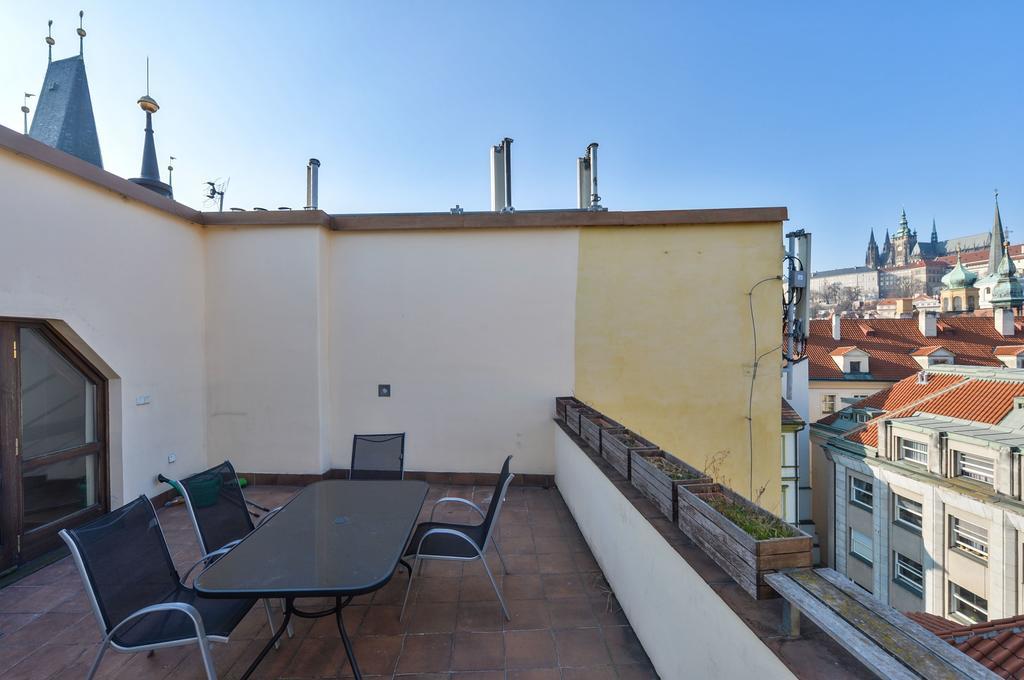 Amazing Charles Bridge Apartment Прага Екстер'єр фото